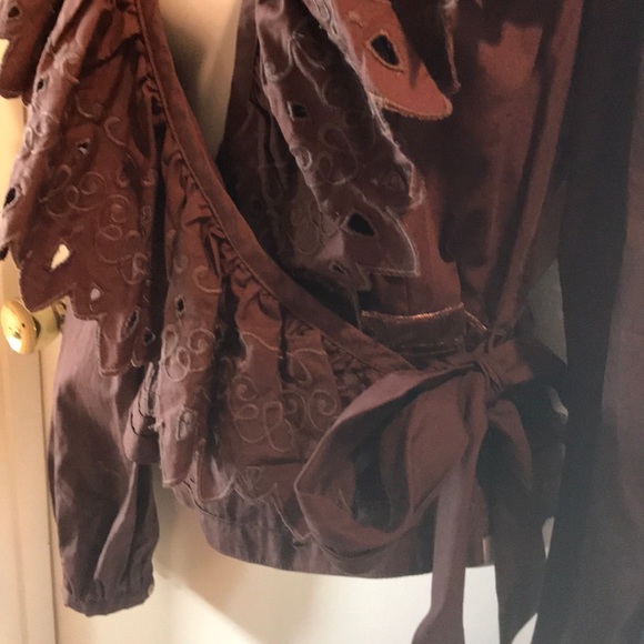 BLOUSE Made in France - brown ruffle wrap blouse Excellent condition! - Picture 4 of 8